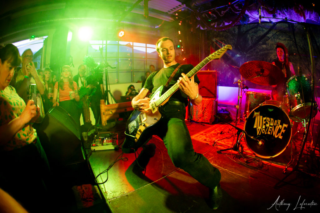 2024_ TUESDAY VIOLENCE dans l'oeil d'Anthony West